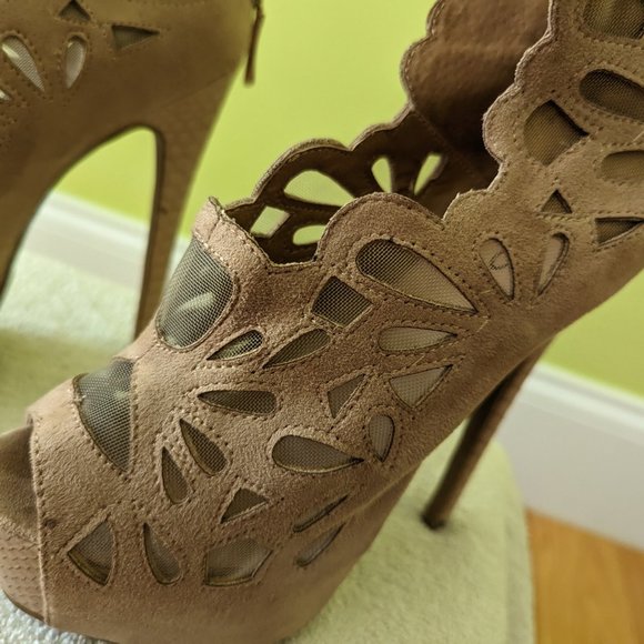 BEBE Suede Net Tan High Heels Sz 6 - Picture 3 of 6